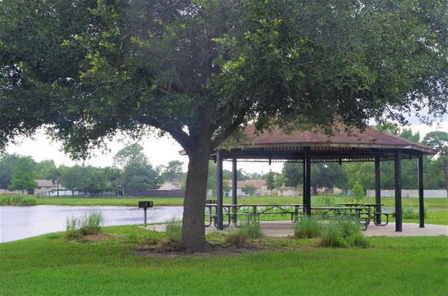LeRoy Hoequist Park