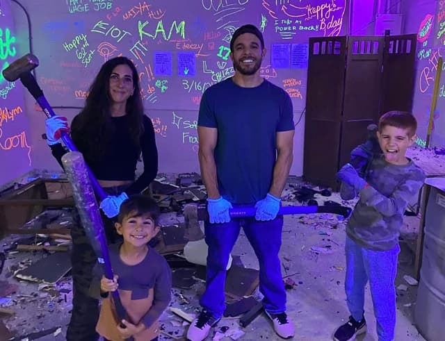 Smash!t Rage Room